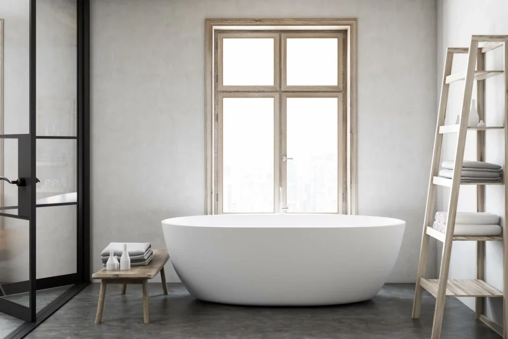 modernes Bad mit freistehender Badewanne